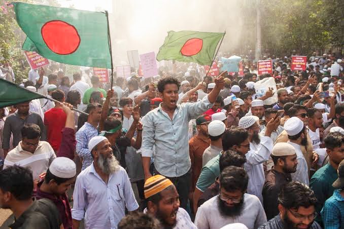 बांग्लादेश : हिंदुओं के बाद अब कट्टरपंथियों के निशाने पर सूफी दरगाह- रिपोर्ट