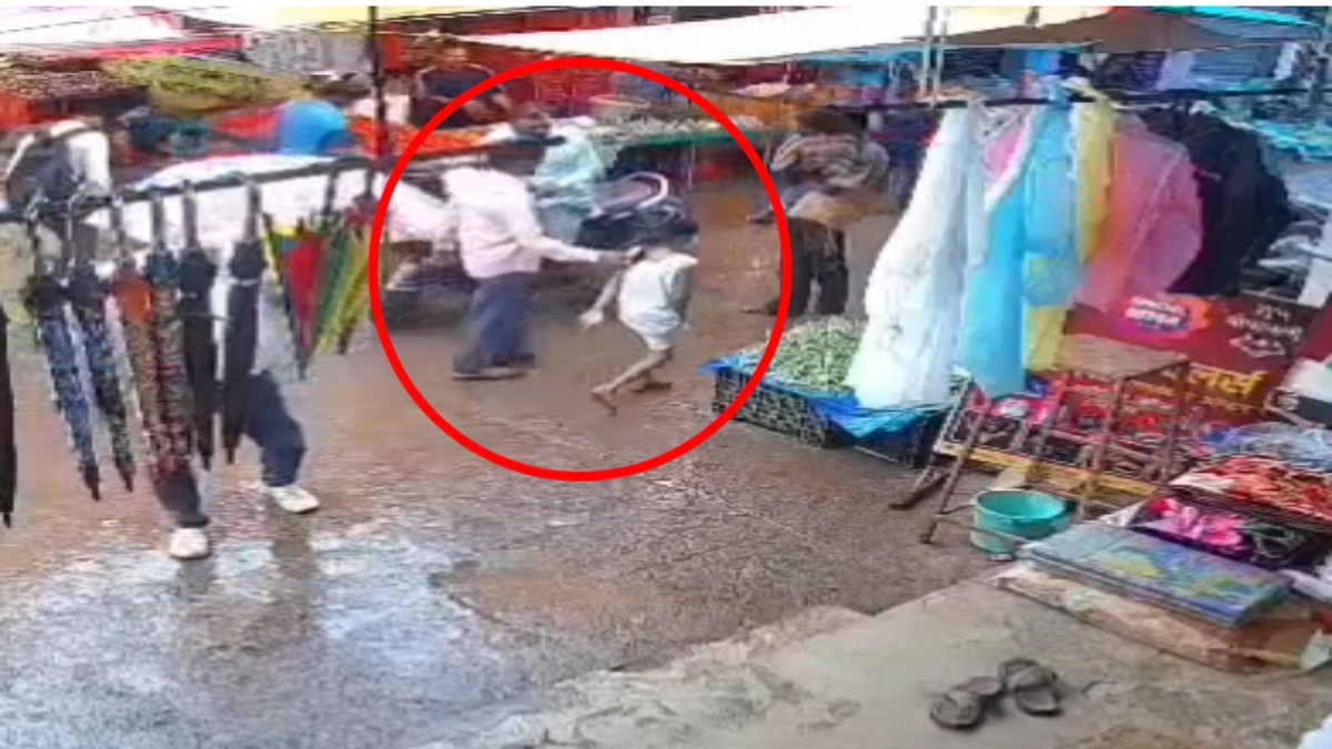 बच्ची का अपहरण: नाकाबंदी देख मार्केल में मासूम को छोड़कर भागा आरोपी, पुलिस ने सकुशल किया बरामद, आरोपी की तलाश जारी