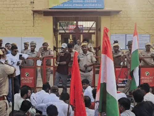 जैसलमेर में ABVP का अनिश्चितकालीन धरना : पुलिस पर दुर्व्यवहार का आरोप, छात्र नेता की बिगड़ी तबीयत