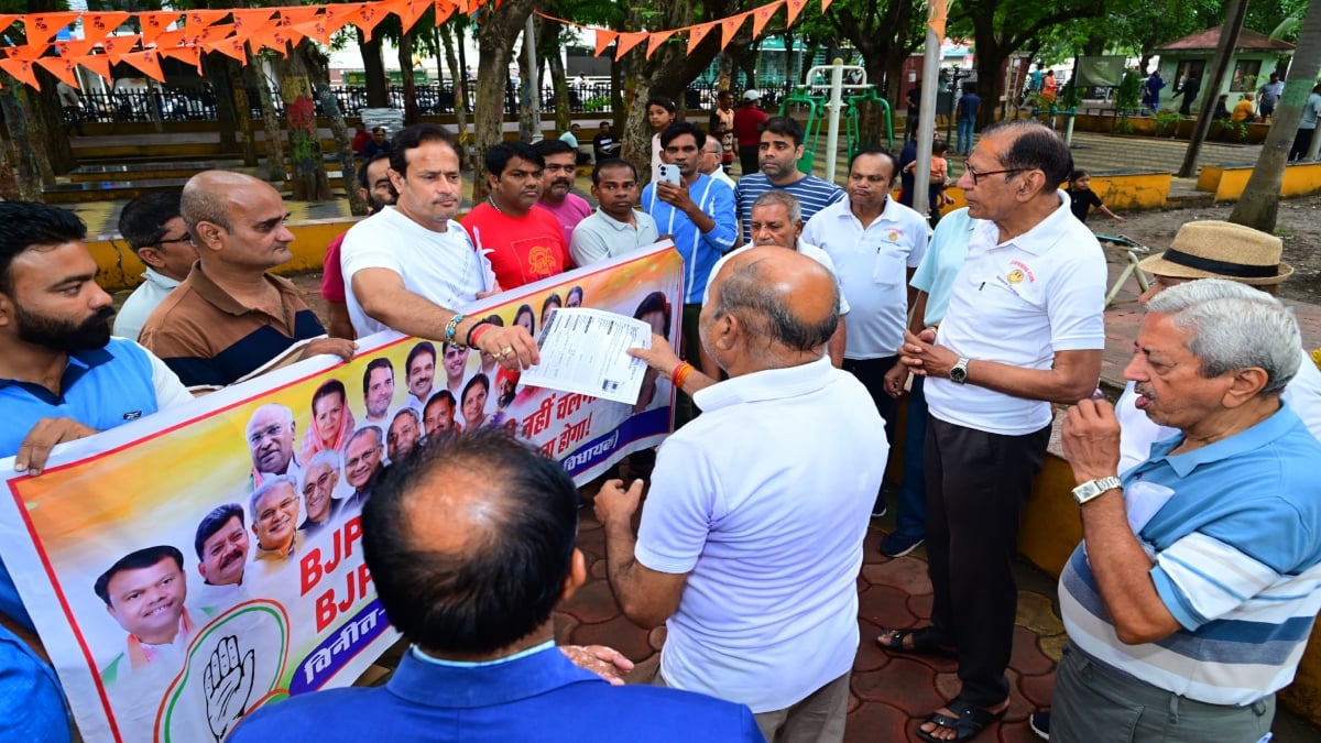 महंगी बिजली बिल के खिलाफ कांग्रेस का जनसंपर्क अभियान: घर-घर बांटे गए स्मार्ट मीटर हटाने के आवेदन