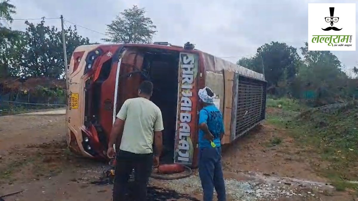 CG Bus Accident : झारखंड से कोरबा आ रही बस का एक्सीडेंट, मोड़ पर बेकाबू होकर पलटी, 10 यात्री घायल