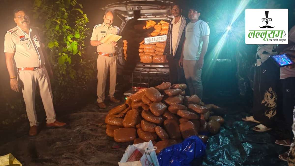 नशे के खिलाफ पुलिस की बड़ी कार्रवाई: 3 कारों से पकड़ा 552 किलो गांजा, 2 अंतरराज्यीय तस्कर गिरफ्तार, 1.21 करोड़ का माल बरामद