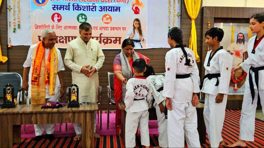 करनाल में सशक्त बेटी विकसित भारत की आधारशिला, समर्थ किशोरी कार्यक्रम में महापौर ने बढ़ाया हौसला