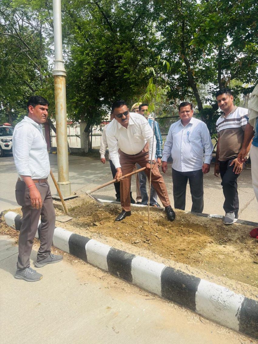 कैथल पुलिस लाइन में DSP सुशील प्रकाश की अगुवाई में पौधारोपण, पर्यावरण सुरक्षा का लिया संकल्प