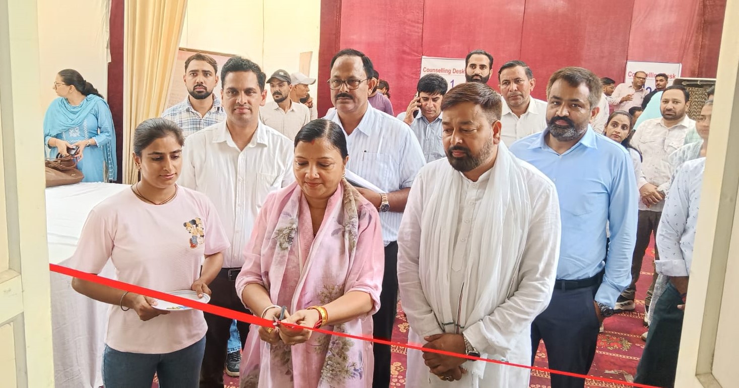 कैथल में मुख्यमंत्री अंत्योदय परिवार उत्थान मेला आयोजित, पंक्ति में खड़े अंतिम व्यक्ति तक पहुंच रहा लाभ
