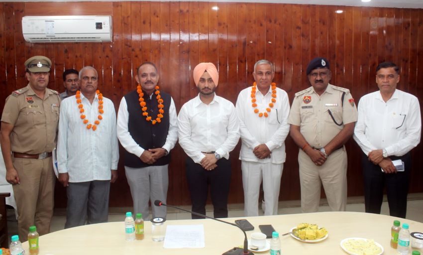कैथल: पुलिस विभाग से सेवानिवृत्त हुए 5 कर्मचारियों को एसपी मनप्रीत सिंह सूदन ने दी भावभीनी विदाई