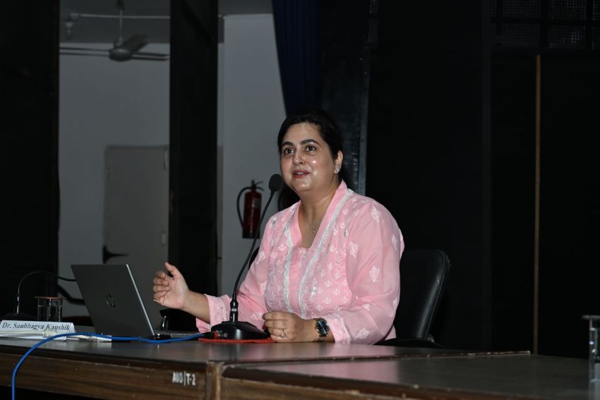 मधुबन पुलिस अकादमी में तनाव प्रबंधन कार्यशाला, डॉ. सौभाग्य कौशिक ने सिखाए मानसिक रूप से स्वस्थ रहने के गुर
