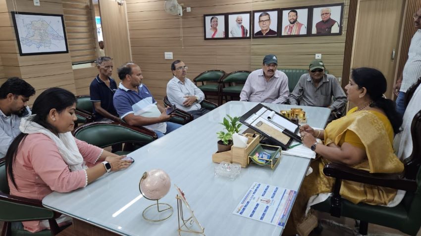 करनाल में मेयर रेणु बाला गुप्ता ने की जनसुनवाई: नागरिकों की समस्याओं का मौके पर किया समाधान