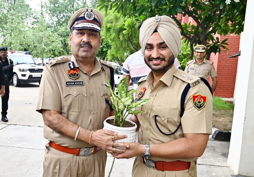 कैथल में आईजी अशोक कुमार की बड़ी बैठक: अपराध नियंत्रण पर कड़े निर्देश, कहा- पीड़ितों से करें सभ्य व्यवहार