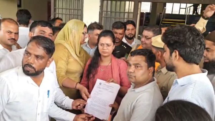 नूंह में फूटा कच्चे कर्मचारियों का गुस्सा: मुख्यमंत्री के नाम सौंपा ज्ञापन, दी बड़े आंदोलन की चेतावनी