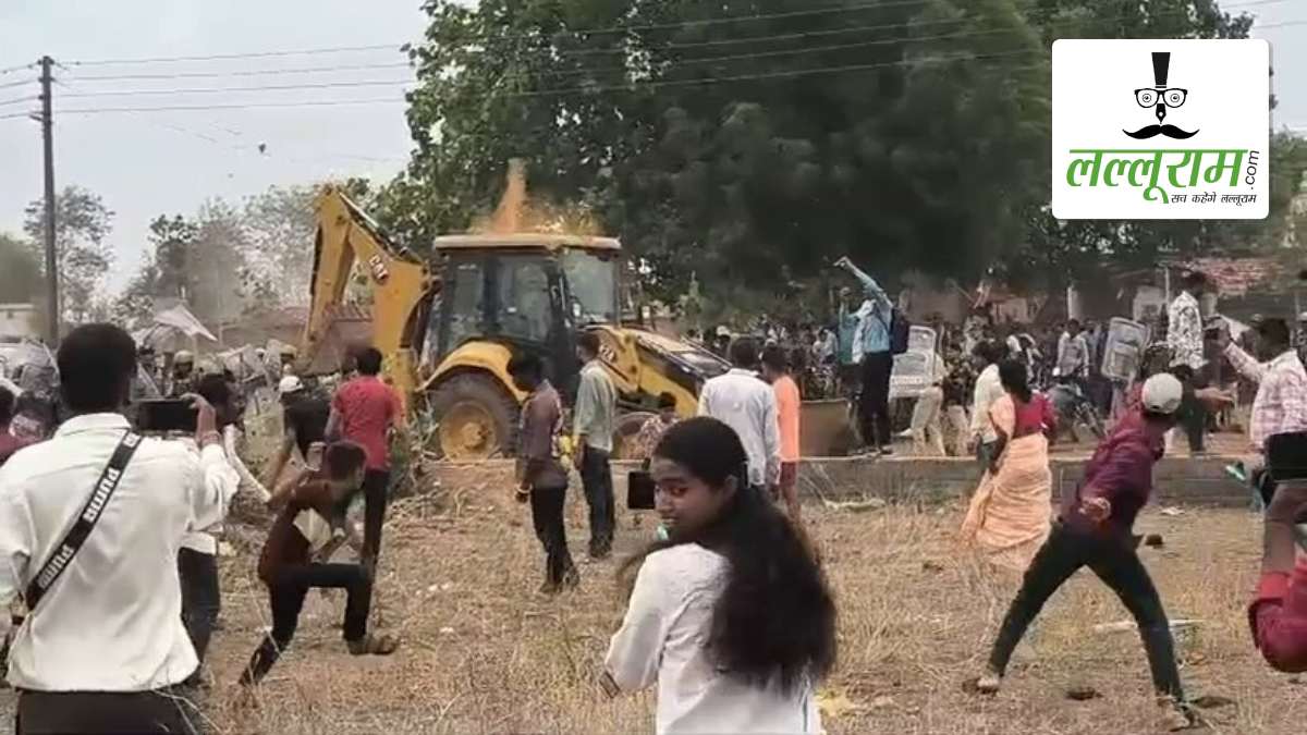 नकटी गांव में अतिक्रमण हटाने के दौरान बवाल, पुलिस ने अज्ञात ग्रामीणों के खिलाफ बलवा समेत कई धाराओं में दर्ज की एफआईआर