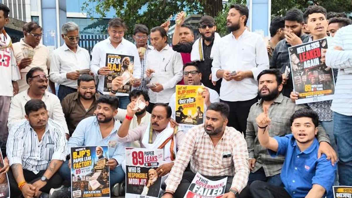 NEET पेपर लीक प्रदर्शन में अश्लीलता फैलाने वालों की पुलिस कर रही तलाश, नाबालिग भी थे शामिल…