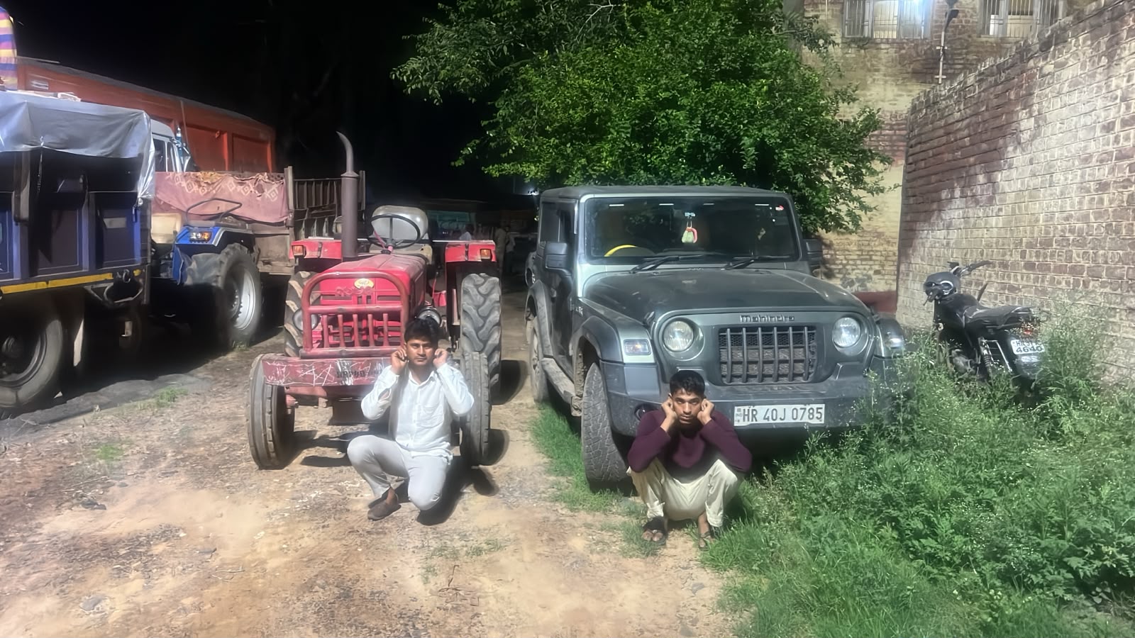 वायरल स्टंट पड़ा भारी: सड़क पर थार-ट्रैक्टर की ताकत आजमाना पड़ा महंगा, दोनों वाहन जब्त, चालक हिरासत में