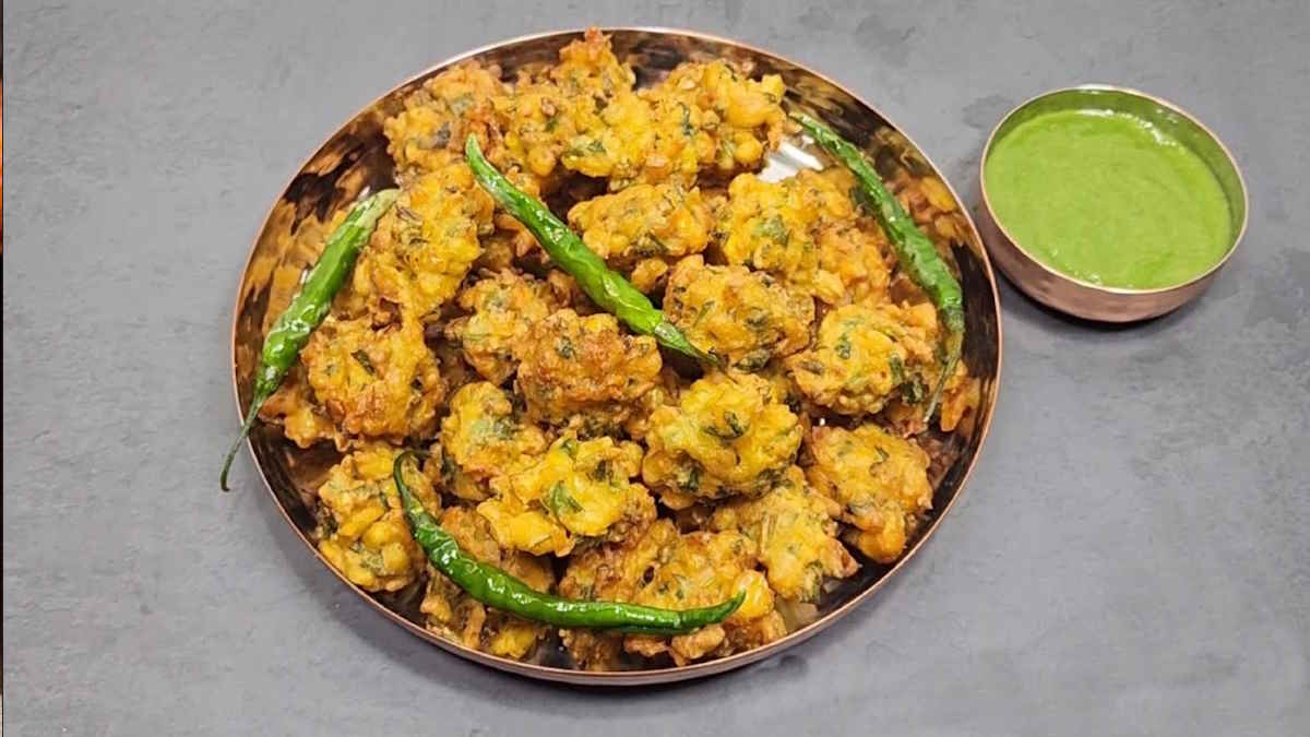 बारिश के मौसम में शाम की चाय के साथ ले कुरकुरे कॉर्न पकोड़े का स्वाद, रेसिपी देखें यहाँ
