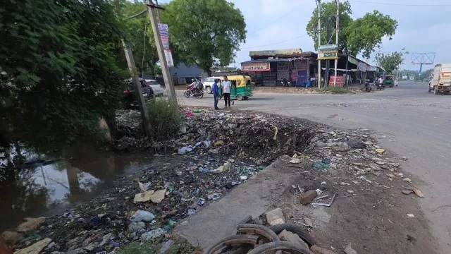 पलवल में अनियंत्रित होकर नाले में गिरी तेज रफ्तार स्कॉर्पियो, युवक की मौत और ड्राइवर पर केस दर्ज