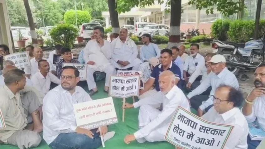 पंचकूला में कांग्रेस का प्रदर्शन, जंतर-मंतर पर छात्र लाठीचार्ज के विरोध में सौंपा ज्ञापन
