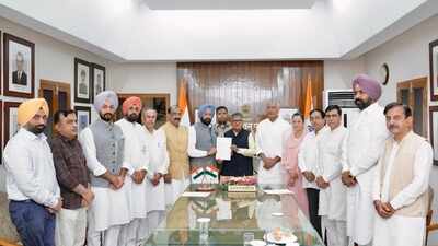 पंजाब बीजेपी का राज्यपाल को ज्ञापन, नगर निकाय और मेयर चुनाव में धांधली का लगाया आरोप