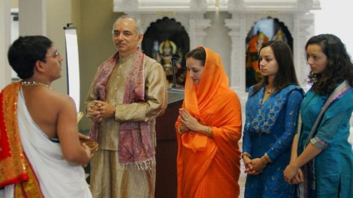 जगन्नाथ मंदिर में ‘राजप्रसाद बीजे’ नीति संपन्न: दशमूल मोदक खाकर स्वस्थ हुए महाप्रभु, दइतापति सेवकों ने गजपति महाराज को दी जानकारी
