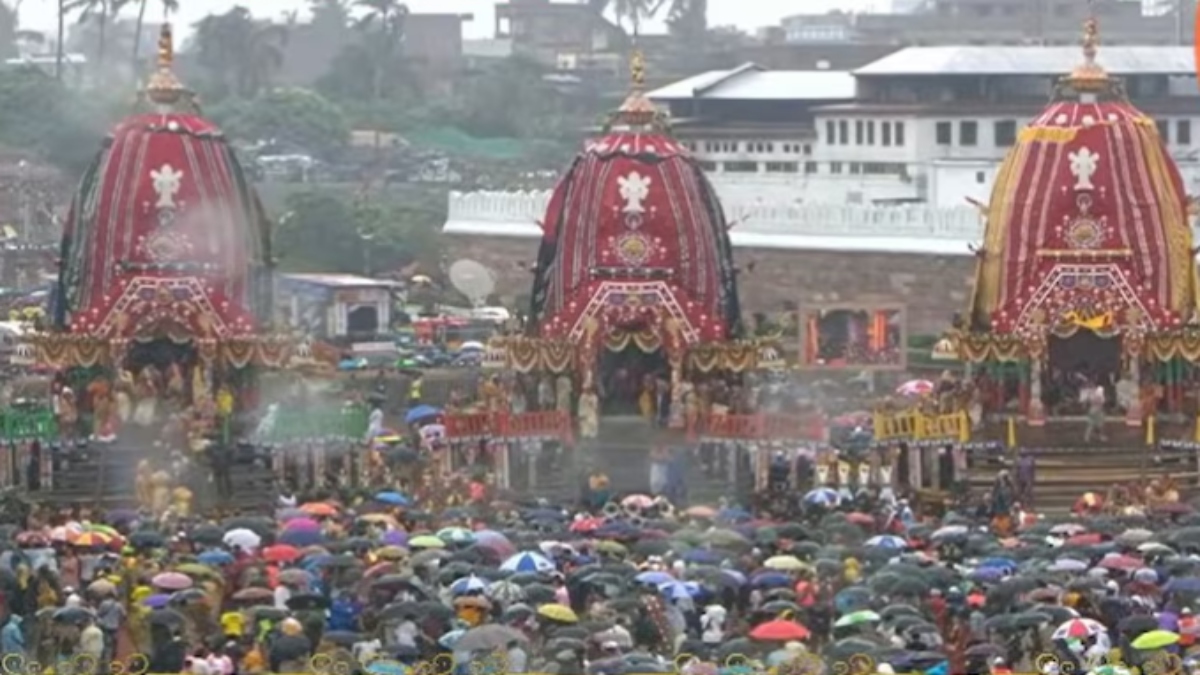 रथ यात्रा 2026: बारिशों की रिमझिम फुहारों के बीच रथों पर विराजे महाप्रभु, भक्ति और प्रकृति के इस मिलन से भावुक हुए श्रद्धालु