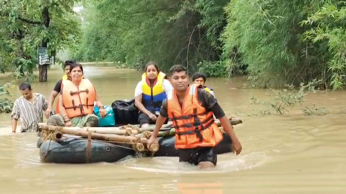 बाढ़ का कहर: ‘द ट्री ऑफ लाइफ रिसॉर्ट’ में फंसे 24 लोग, रेस्क्यू में जुटी नगर सेना की टीम…