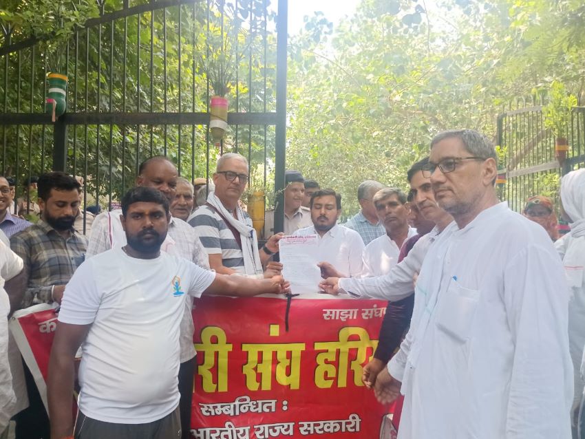 सोनीपत में सर्व कर्मचारी संघ का प्रदर्शन, नायब तहसीलदार के माध्यम से मुख्यमंत्री को सौंपा ज्ञापन