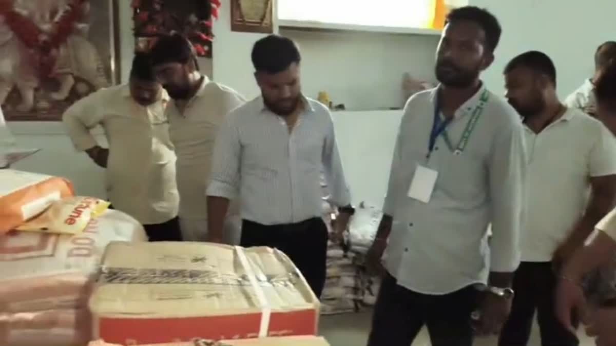 श्रावणी मेले में खाद्य सुरक्षा विभाग की बड़ी कार्रवाई : 10 टन आटा, 800 किलो बेसन और एक्सपायर्ड तेल जब्त