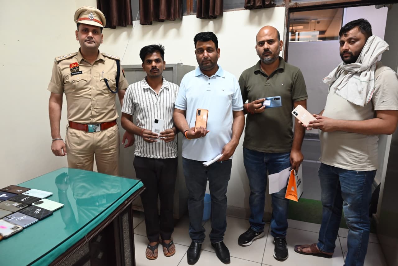 सोनीपत पुलिस का बड़ा कारनामा: 8 लाख के 33 गुमशुदा मोबाइल बरामद, मालिकों को लौटाई खुशियां