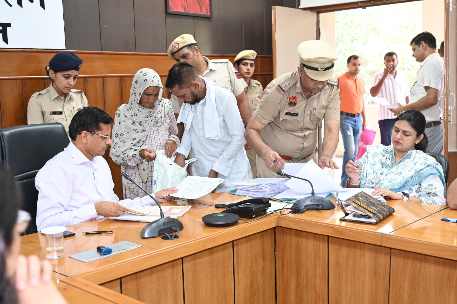 सोनीपत समाधान शिविर में पहुंचीं 12 शिकायतें : सीवर, बिजली और जमीन विवाद के मामलों पर एसडीएम ने दिए त्वरित कार्रवाई के निर्देश