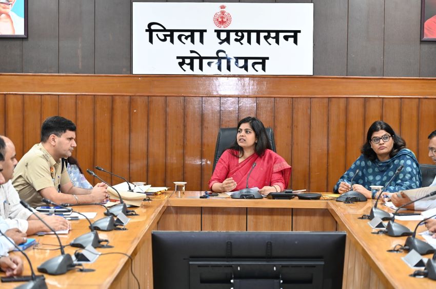 सोनीपत में सीएम विंडो की शिकायतों पर DC नेहा सिंह सख्त, लापरवाही बरतने पर दी कार्रवाई की चेतावनी