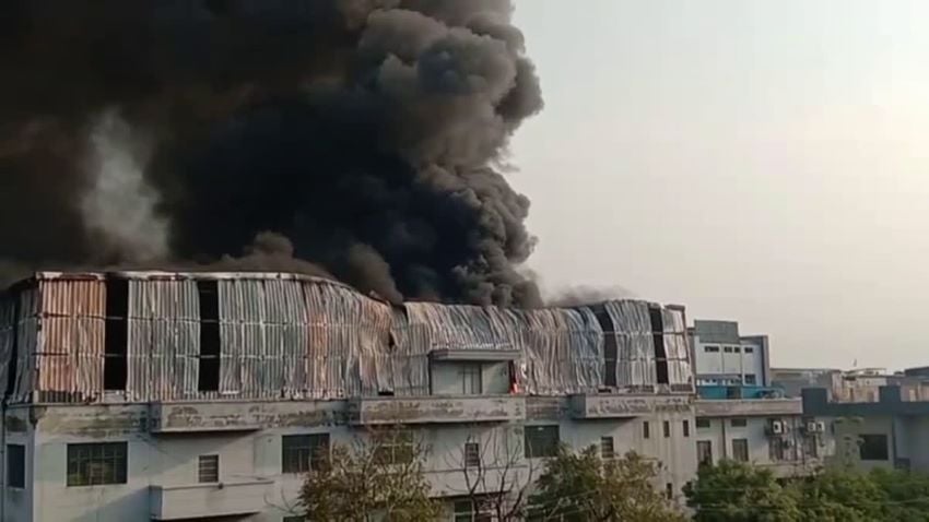 सोनीपत की इलेक्ट्रॉनिक्स फैक्ट्री में लगी भीषण आग, कुंडली इंडस्ट्रियल एरिया में मचा हड़कंप