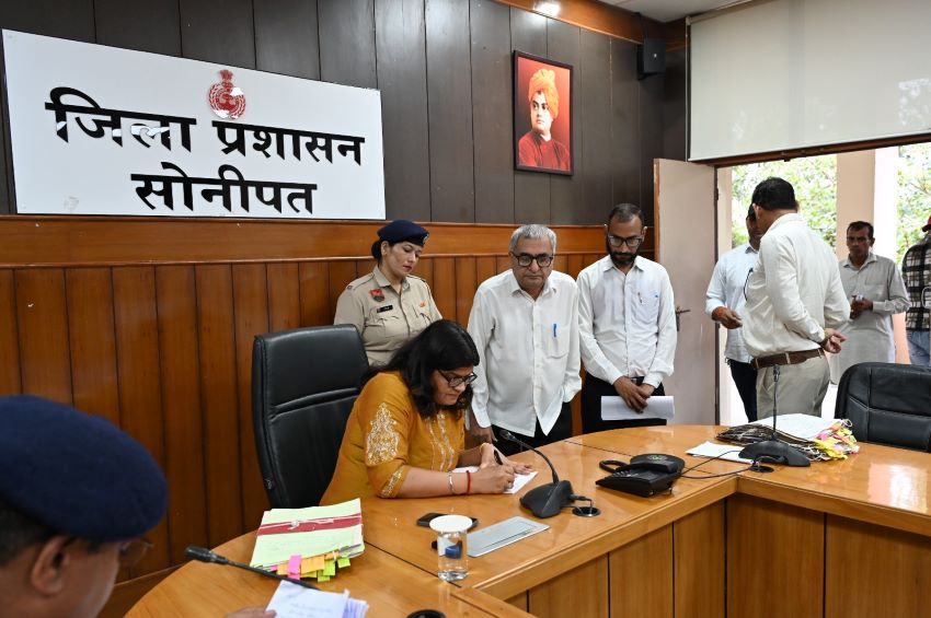 सोनीपत समाधान शिविर में बड़ा एक्शन: 10 शिकायतों पर एमडी डॉ. अनमोल के सख्त निर्देश, तुरंत दूर होंगी दिक्कतें