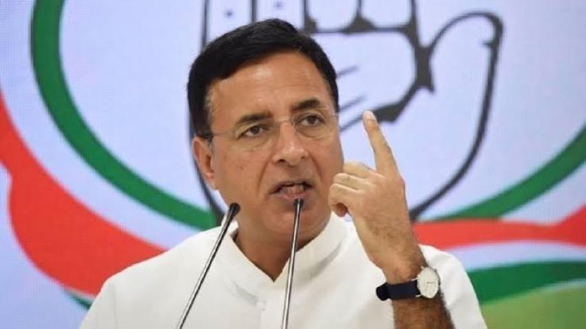 इंटरनेट बंद किया तो छात्रों ने Bluetooth से जोड़ा नेटवर्क, BitChat का कोड भी करवा दिया ब्लॉक! सुरजेवाला बोले- ‘पेपर लीक माफिया खुले, छात्रों की आवाज बंद!’