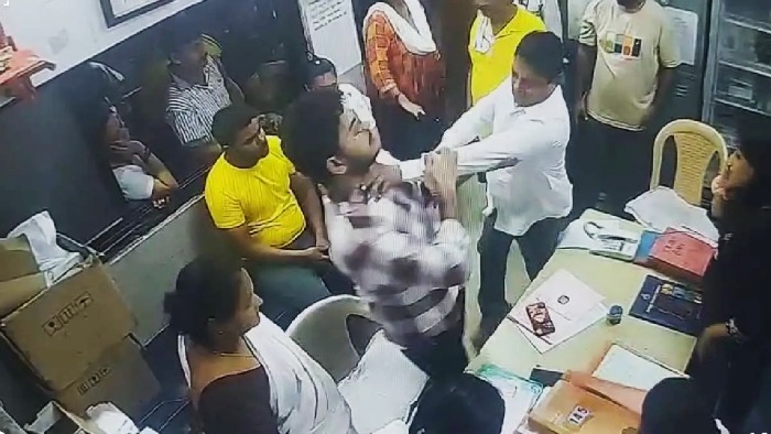 डोंबिवली अस्पताल मारपीट मामला: शिंदे गुट के नगरसेवक रमेश म्हात्रे गिरफ्तार, डॉक्टरों पर हमले के बाद बढ़ा विवाद