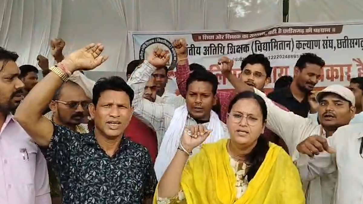 संविलियन सहित अन्य मांगों को लेकर विद्यामितान अतिथि शिक्षक अनिश्चितकालीन हड़ताल पर…