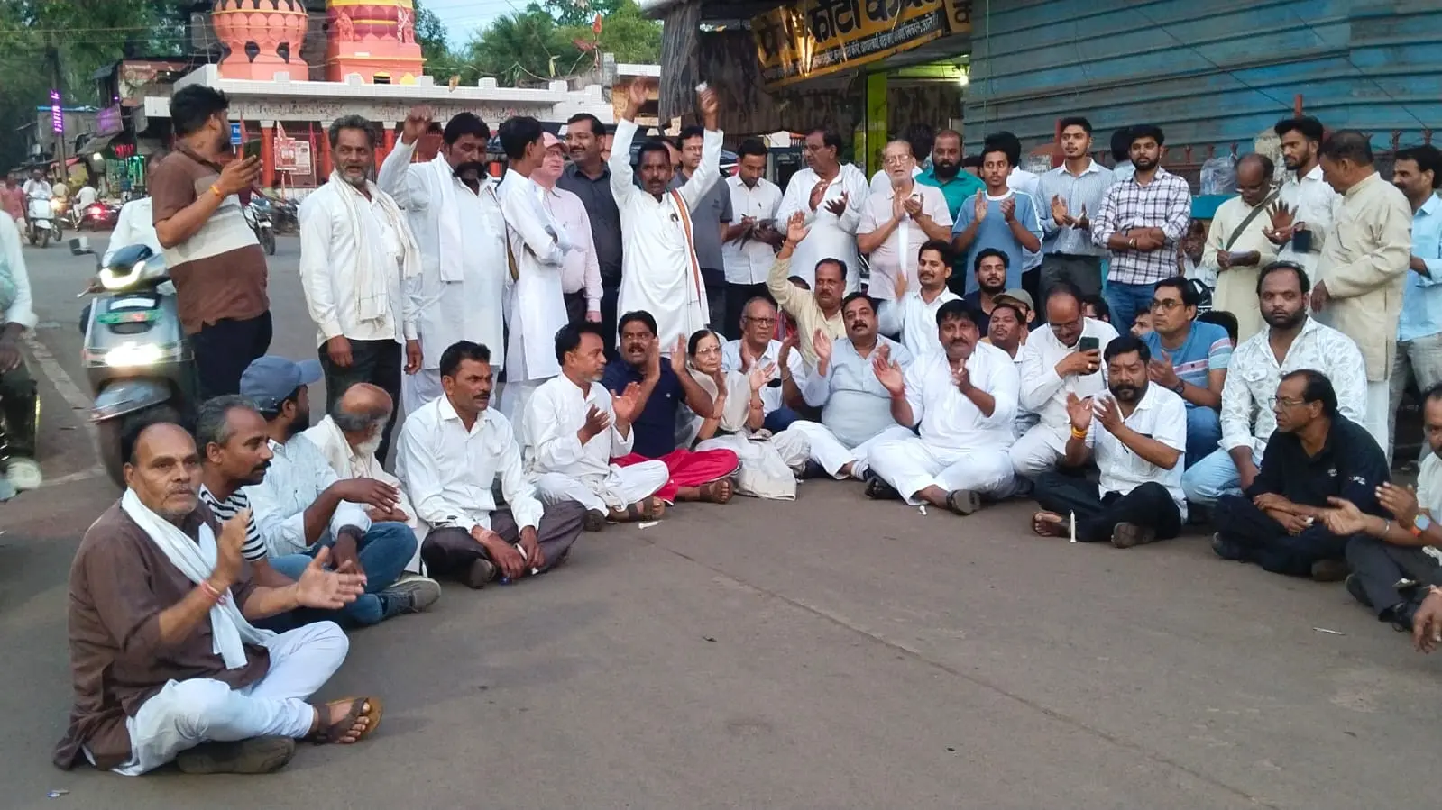 NEET पेपर लीक और छात्रों पर लाठीचार्ज के विरोध में कांग्रेस का कैंडल मार्च, शिक्षा मंत्री के इस्तीफे की मांग