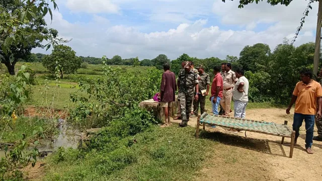 Crime News : पश्चिम सिंहभूम में दंपती की धारदार हथियार से हत्या, तालाब के पास मिले दोनों के शव