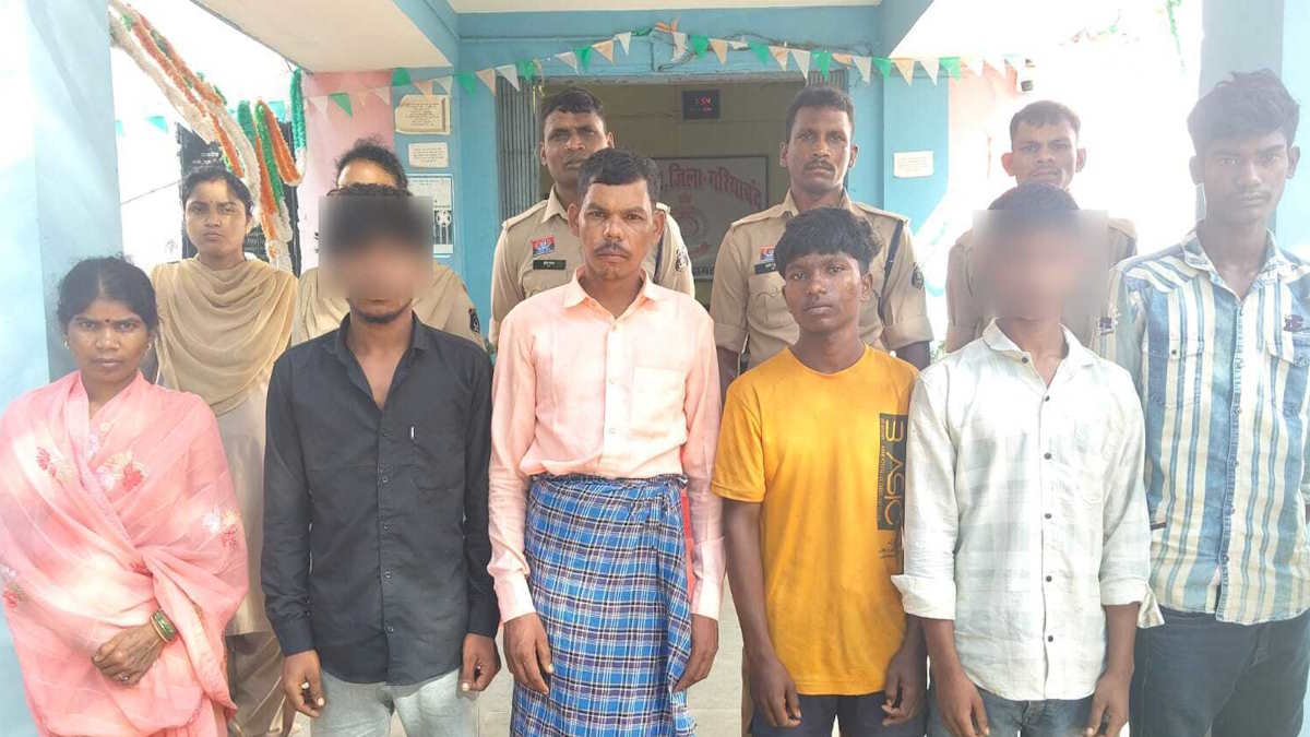 शराब माफिया के खिलाफ कार्रवाई करने पहुंची पुलिस दल पर हमला, छह ग्रामीणों को किया गिरफ्तार…