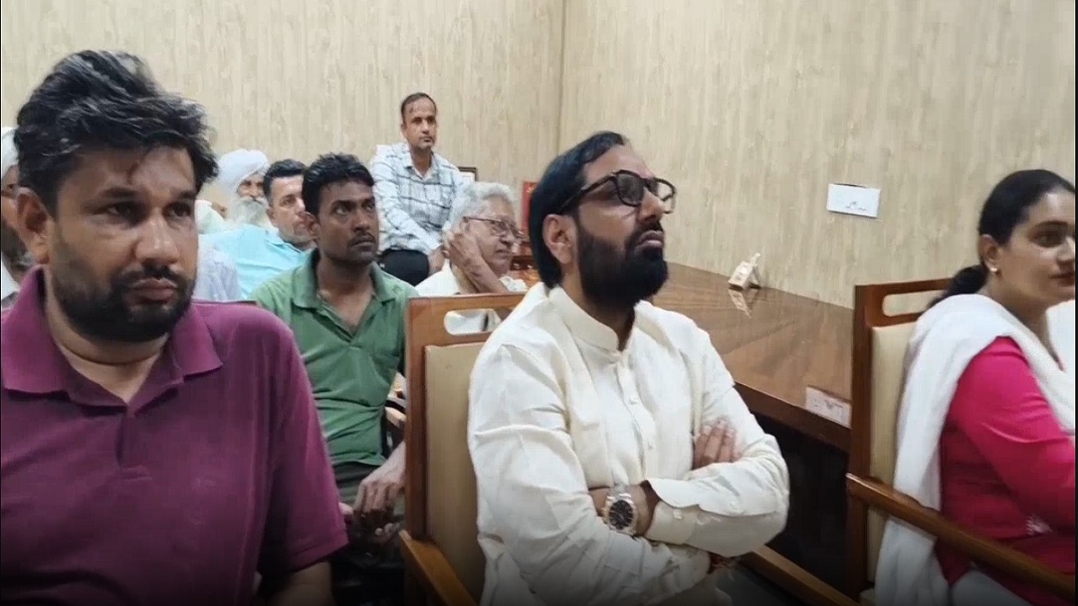 उचाना विधायक देवेंद्र अत्रि ने कार्यकर्ताओं संग सुनी मन की बात, कांग्रेस पर साधा निशाना