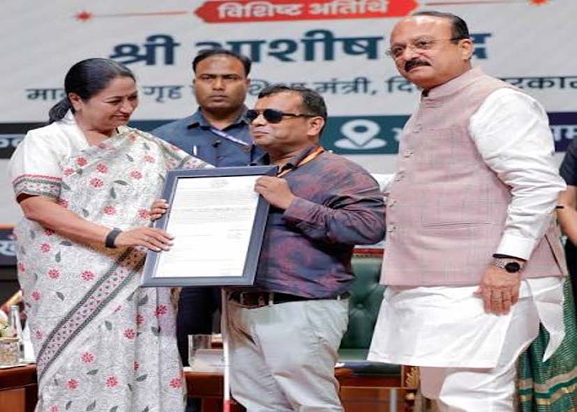दिल्ली में शिक्षा को बड़ा बूस्ट, CM रेखा गुप्ता ने 1,368 नए शिक्षकों को बांटे नियुक्ति पत्र