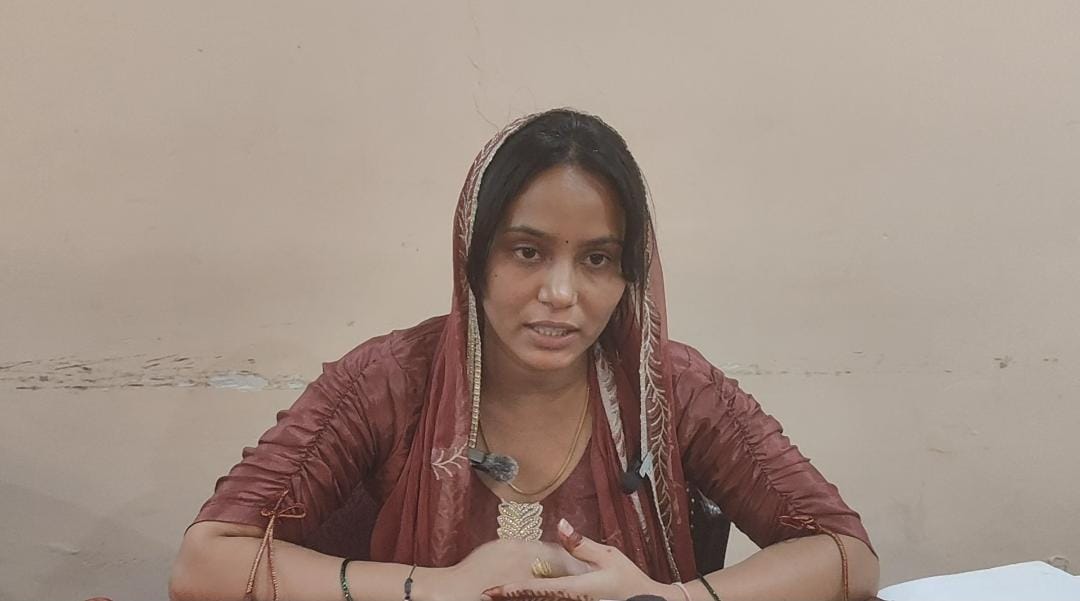 धारूहेड़ा नगर पालिका के पूर्व चेयरमैन कंवर सिंह और परिवार पर गंभीर आरोप: भांजे की पत्नी ने प्रेसवार्ता कर निष्पक्ष जांच की उठाई मांग