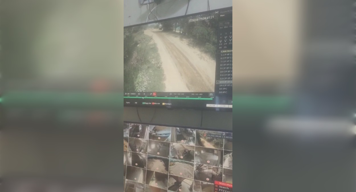 अरावली में अवैध खनन पर छापा, वन विभाग को देख भागा JCB चालक; CCTV में बाइक पर चढ़ती दिखी मशीन