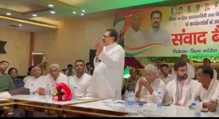 कैथल में कांग्रेस की संवाद बैठक, प्रदेश प्रभारी संजय दत्त ने सुरजेवाला और आदित्य सुरजेवाला की तारीफ की