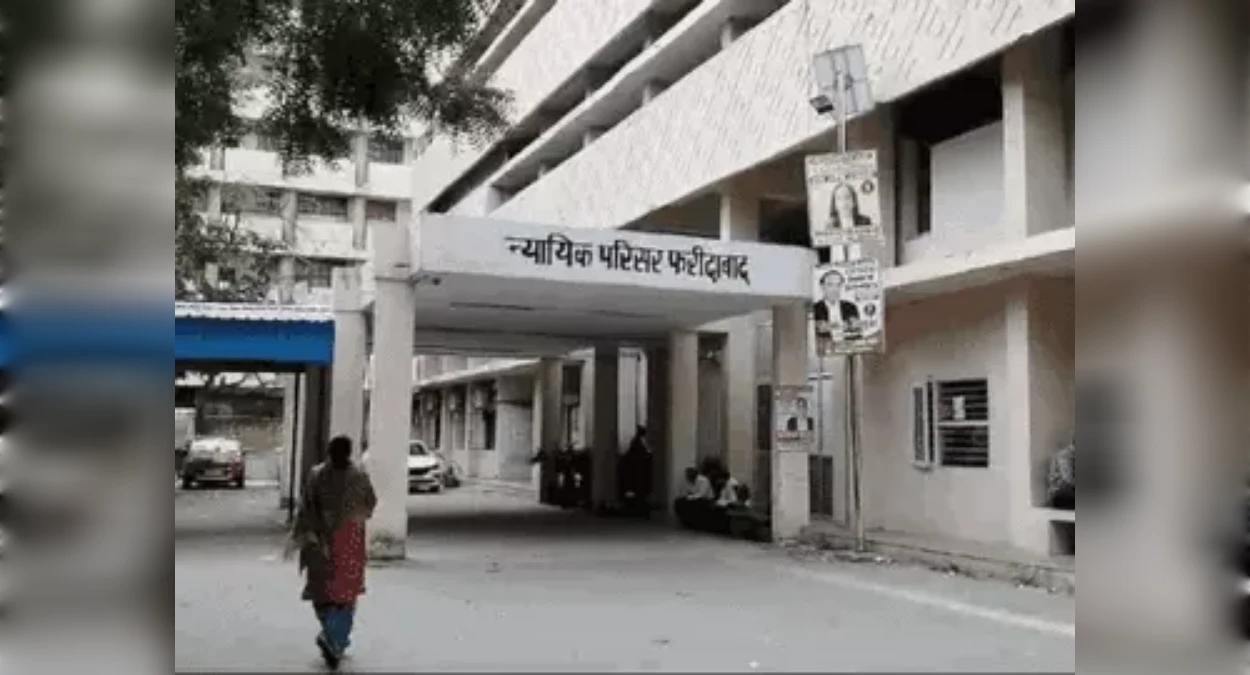 फरीदाबाद कोर्ट में 14 साल की किशोरी ने तीसरी मंजिल से लगाई छलांग, टिनशेड पर गिरने से बची जान