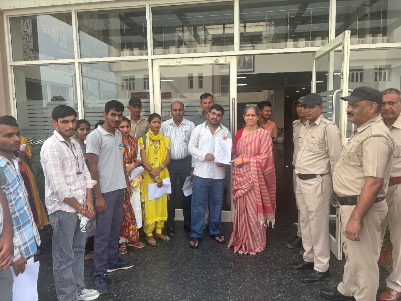 CBLU में छात्रों का हल्लाबोल, परीक्षा-फीस से लेकर बस और कैंटीन तक रखीं ये मांगें