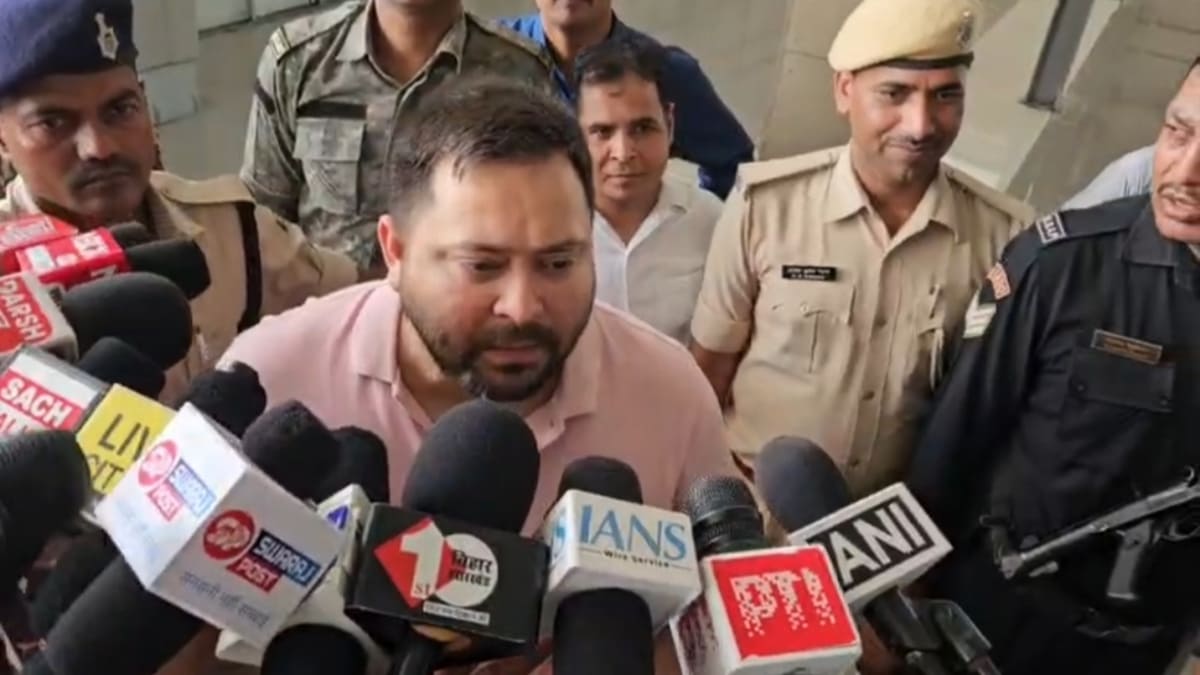 सीवान फायरिंग के खिलाफ राजद का प्रदर्शन, 19 अगस्त को तिरंगा लेकर पटना मार्च करेंगे तेजस्वी यादव