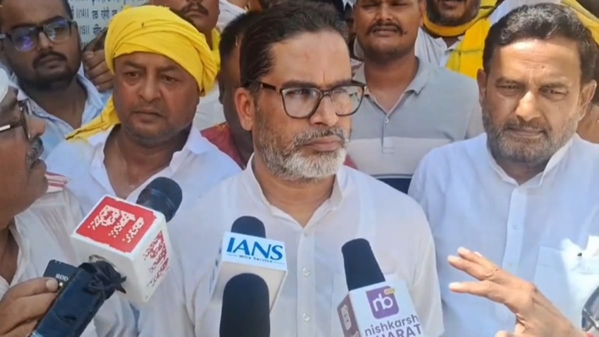 पक्षपात के झूठे आरोप और अब जीत: बांकीपुर उपचुनाव के बाद PK के खिलाफ सड़कों पर उतरा पोस्टर विरोध