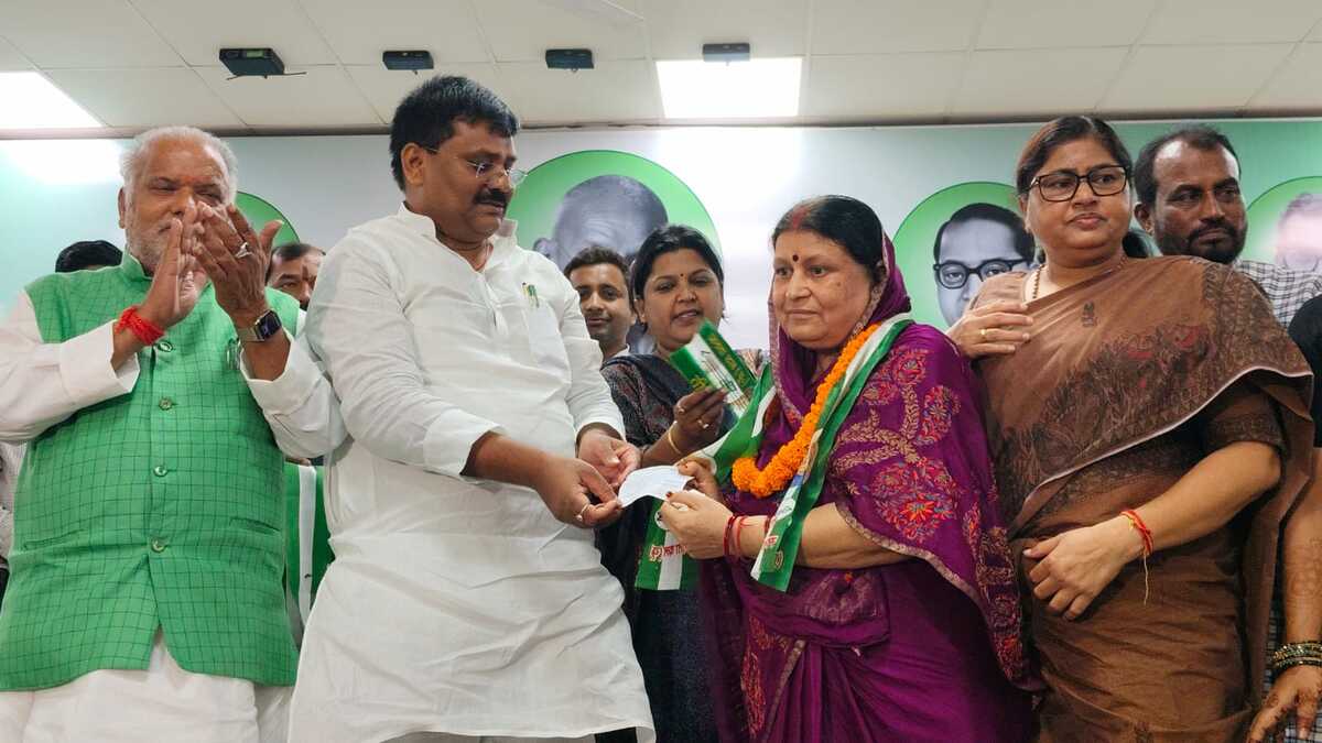 पूर्व विधायक और उनकी पत्नी की घर वापसी, फिर से थामा JDU का हाथ