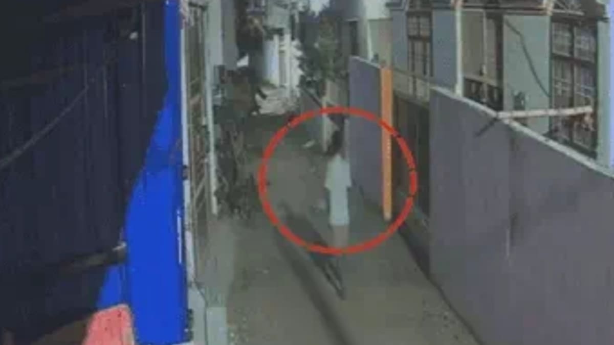 बालकनी के रास्ते घर में घुसा चोर, 33 लाख रुपए के जेवर और नकदी लेकर फरार