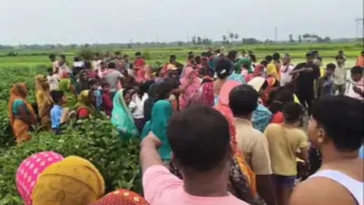 आकाशीय बिजली की चपेट में आने से मां-बेटे की मौत, पड़ोसी गंभीर रूप से घायल
