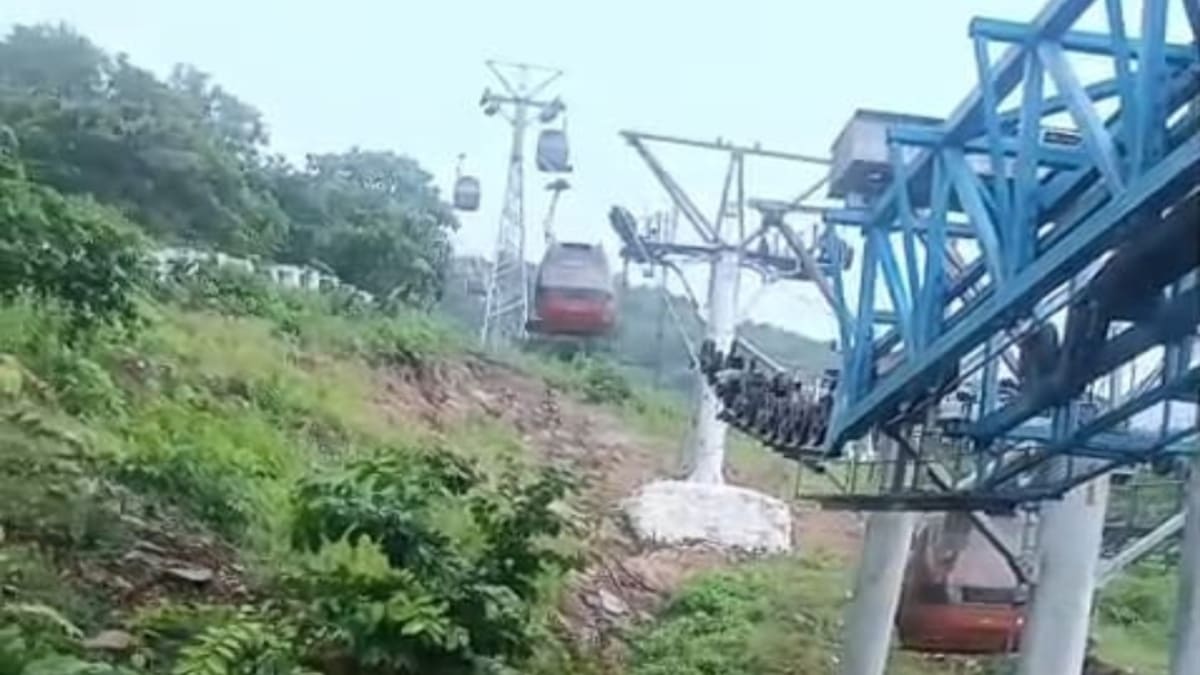 राजगीर रोपवे में तकनीकी खराबी, हवा में सैकड़ों फीट ऊपर फंसे पर्यटक, मची अफरातफरी